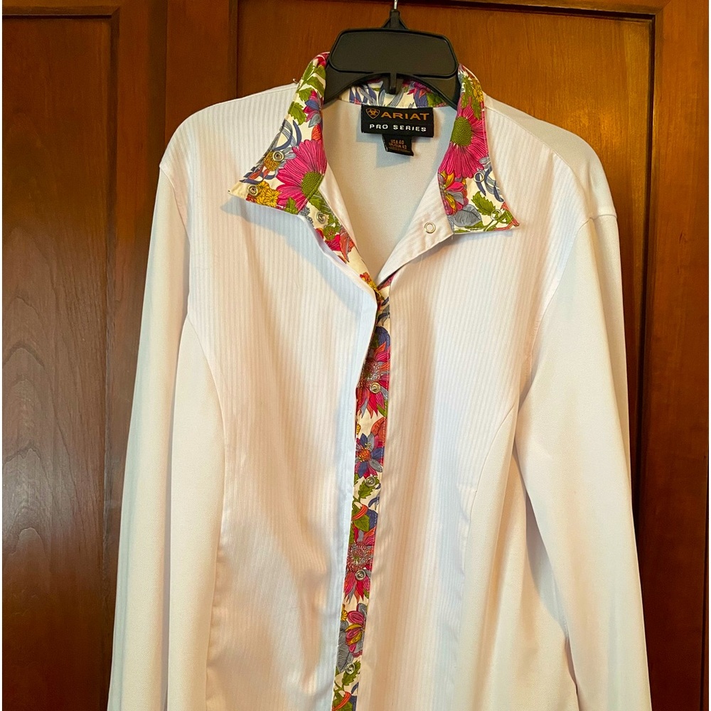 Ariat 40 Equestrian shirt
